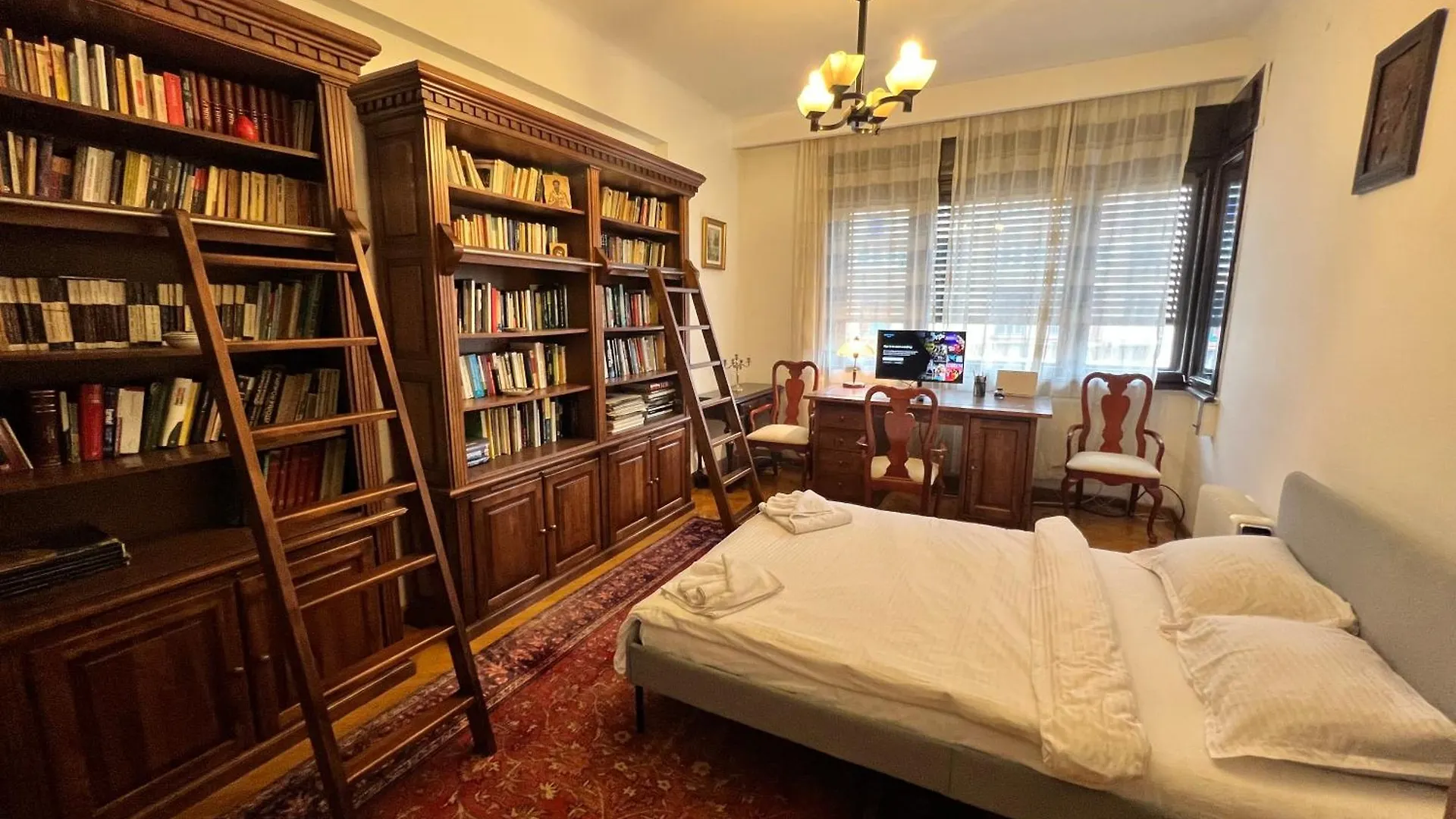 Unique Apartment In The Heart Of The City contacts
